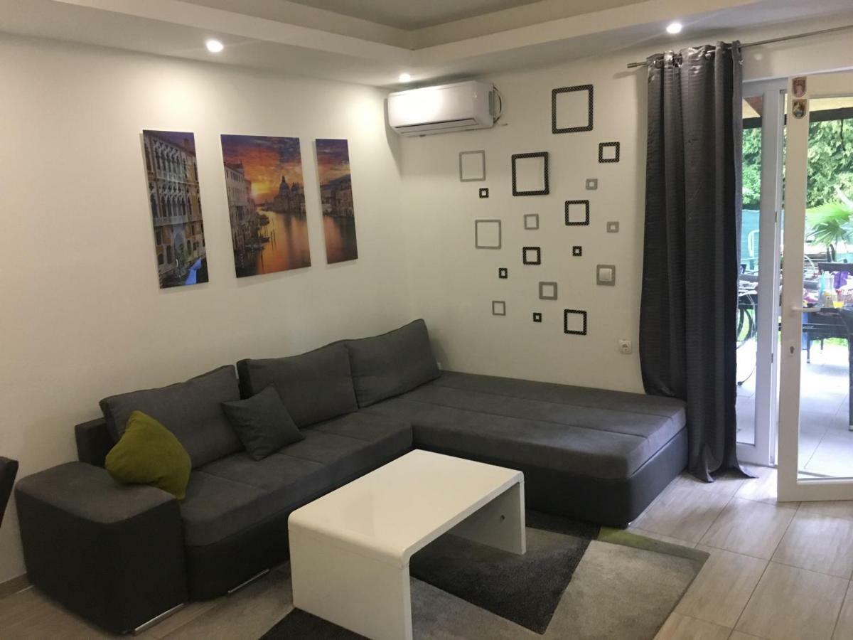 Apartment Ana *